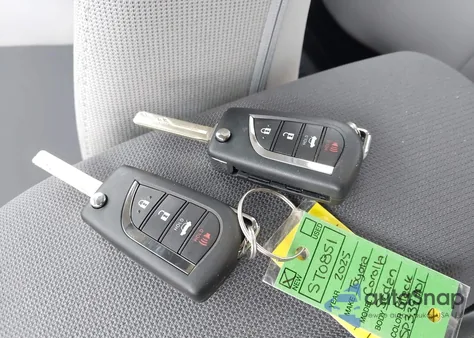 2025 Toyota Corolla Le from USA, damaged, VIN 5YFB4MDE9SP339701